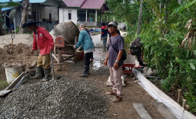 Proses Probebaya Pengecoran di RT.06 Kelurahan Bantuas  Palaran